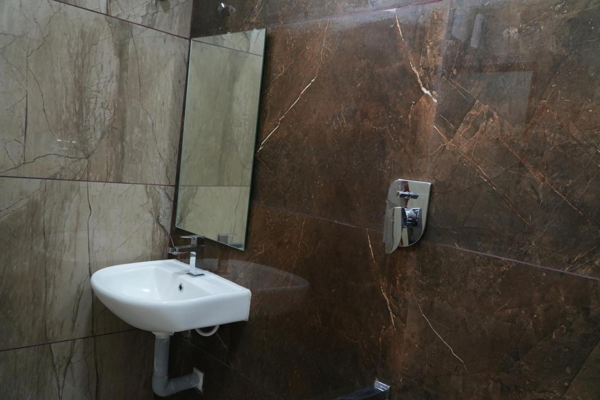 Uj Pallazzio - Business Class Luxury Hotel Tiruvannāmalai エクステリア 写真
