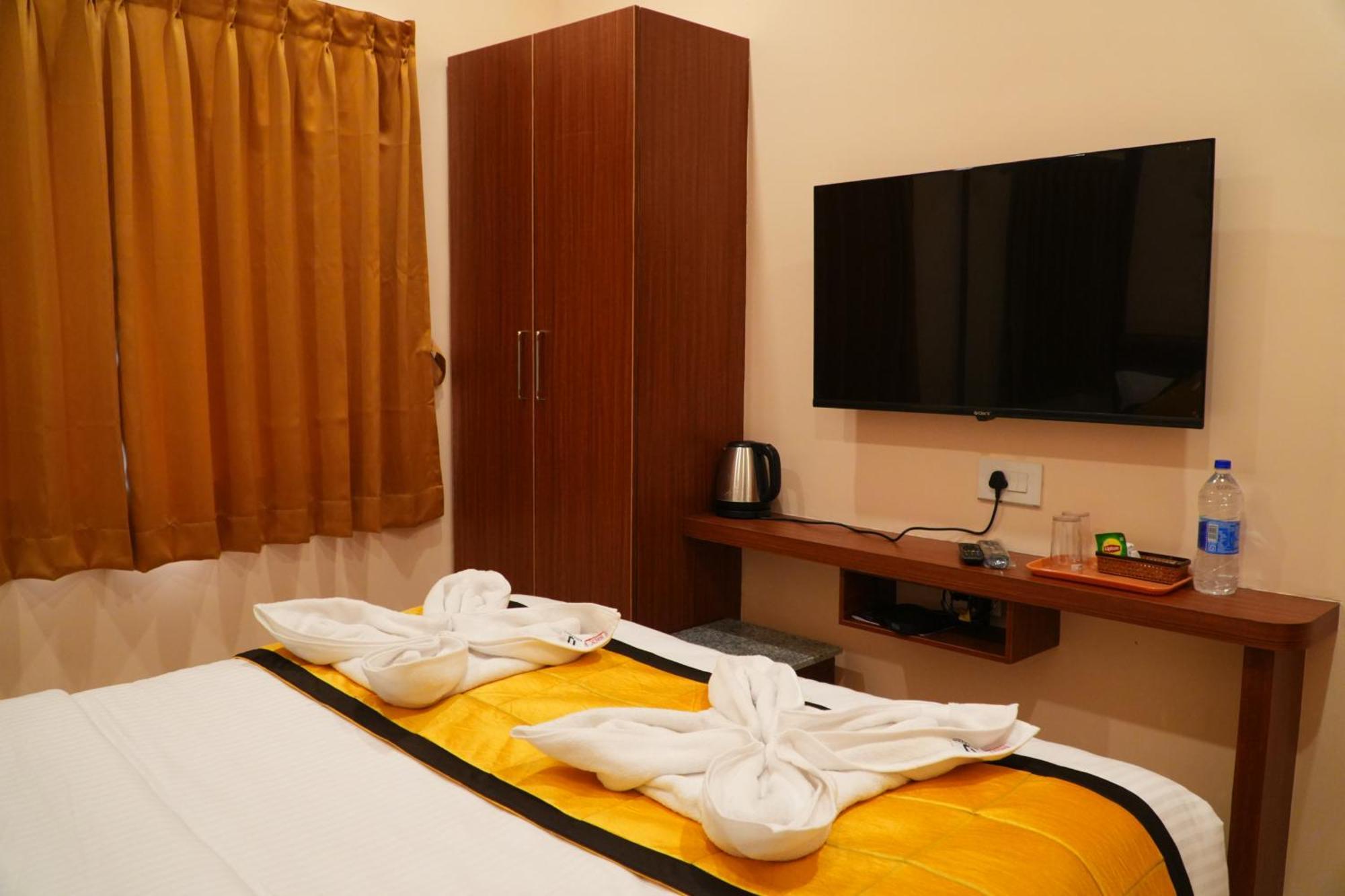 Uj Pallazzio - Business Class Luxury Hotel Tiruvannāmalai エクステリア 写真