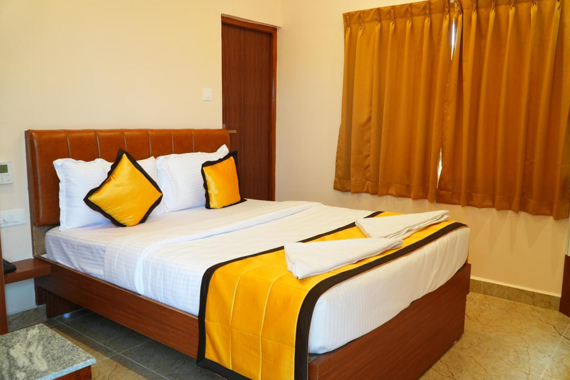 Uj Pallazzio - Business Class Luxury Hotel Tiruvannāmalai エクステリア 写真