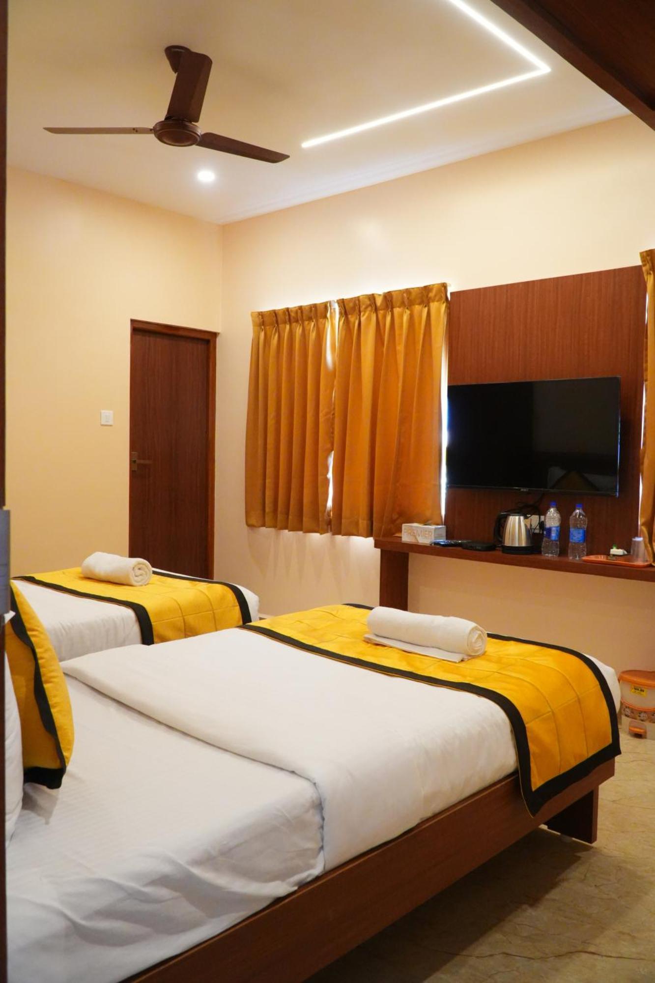 Uj Pallazzio - Business Class Luxury Hotel Tiruvannāmalai エクステリア 写真